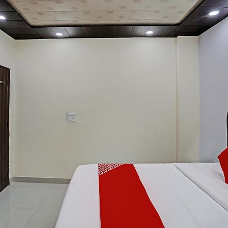 Oyo Flagship Evergreen Tower Hotel Ghaziabad Exterior foto