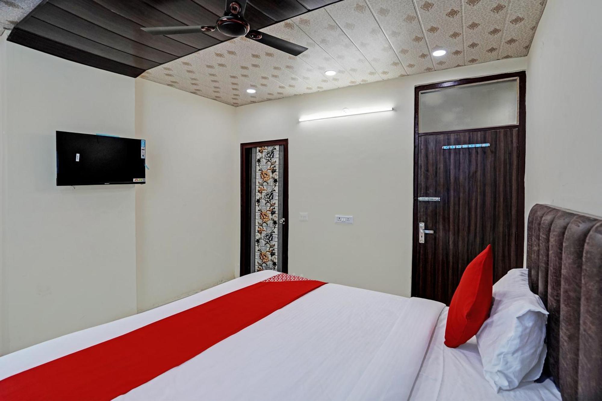 Oyo Flagship Evergreen Tower Hotel Ghaziabad Exterior foto