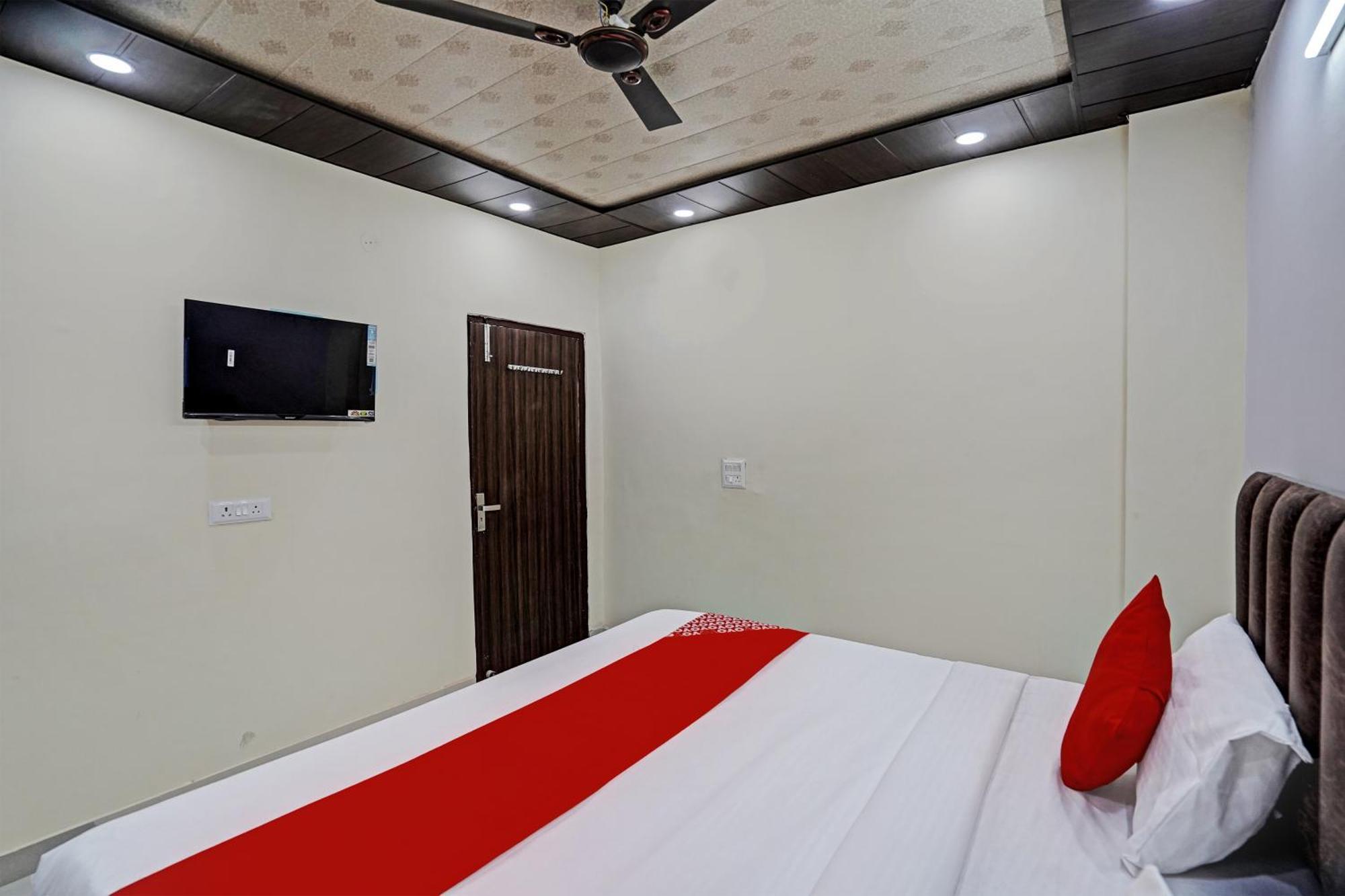Oyo Flagship Evergreen Tower Hotel Ghaziabad Exterior foto