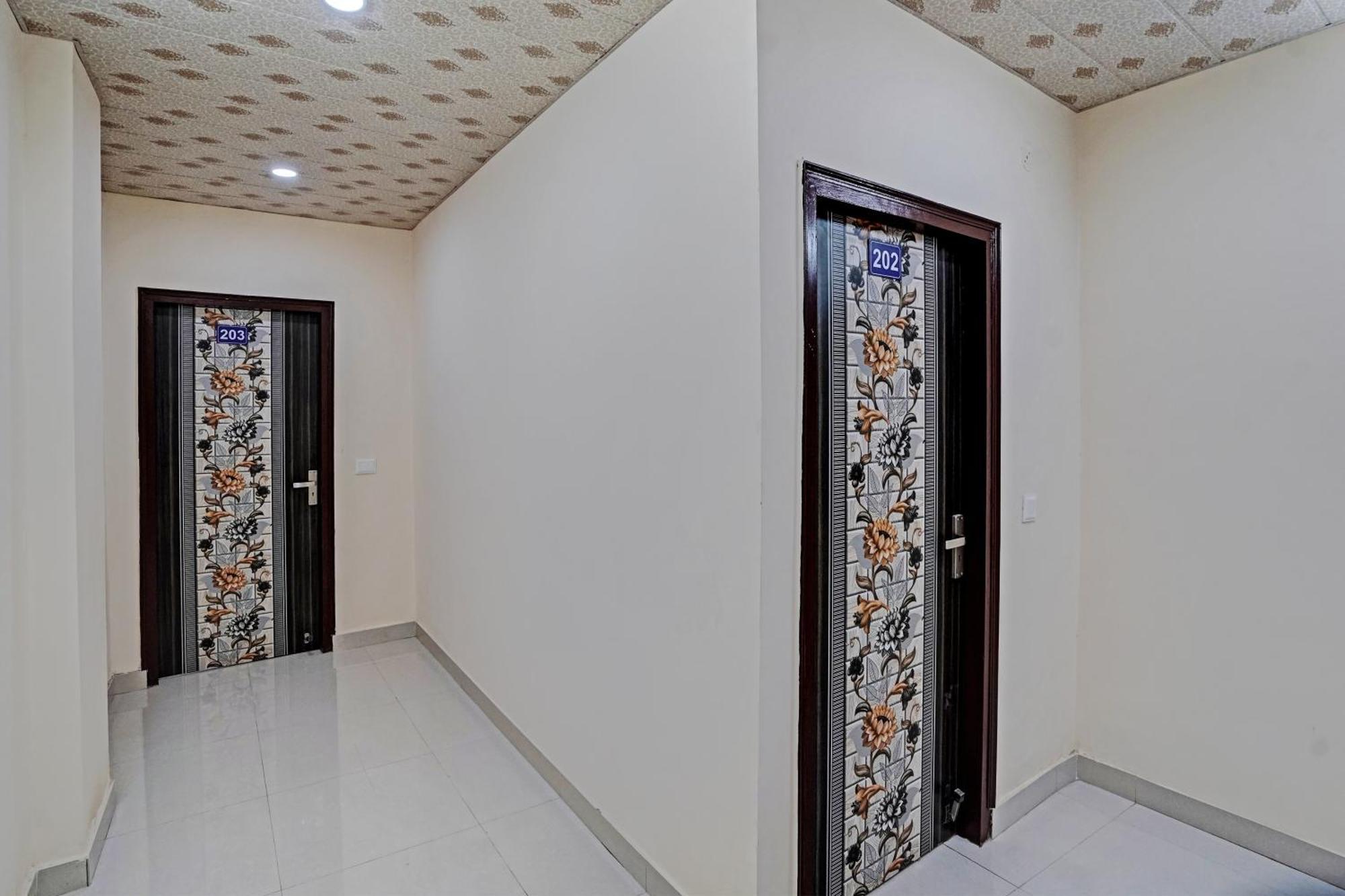 Oyo Flagship Evergreen Tower Hotel Ghaziabad Exterior foto